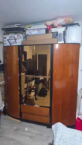 Grand armoire de chambre