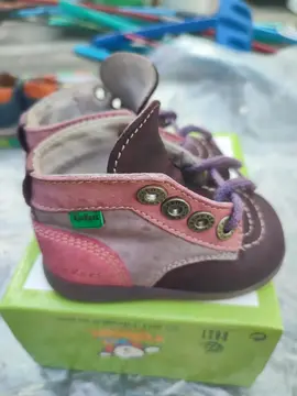 chaussures Kickers taille 19