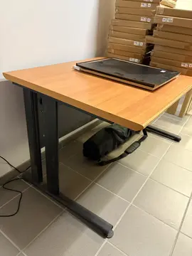 Deux bureaux à donner