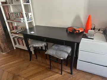 Table bois couleur noire a récupérer dans le 1er arrondissement de Paris