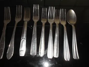 lot de 8 fourchettes et 1 cuillère à soupe