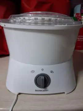 epluche pommes de terre et essoreuse à salade électrique
