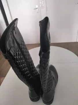 bottes jamais portées, trop petites