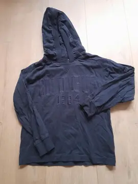 pull fin à capuche T 8 ans