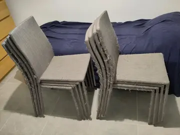 8 chaises empilables