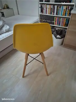Chaise design scandinave jaune – pieds bois
