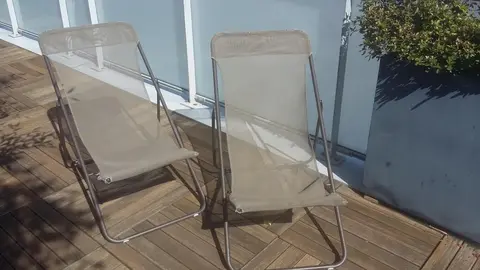 deux transats de jardin