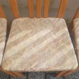 Donne 4 chaises