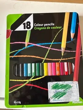 boîte crayons de couleurs en métal