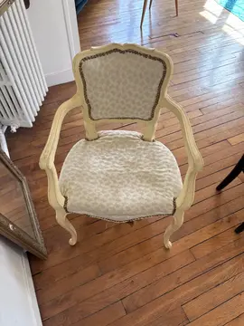 fauteuil type Louis XVI