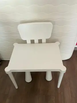 chaise et table pour enfant