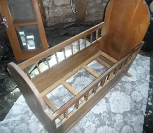 Berceau en bois à bascule