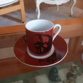 Joli tasse à café avec sa soucoupe