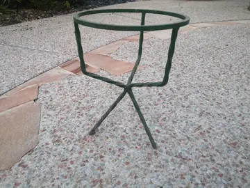 Porte pot en métal peint