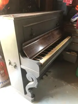 Vieux piano "inaccordable"