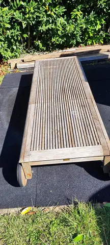 Bain de soleil en teck