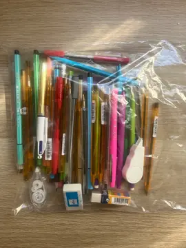 Lot de fournitures scolaires