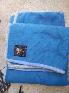 couverture en laine bleue lit 2 personnes