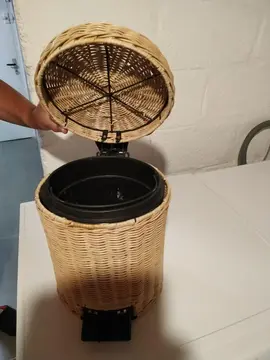 Petite poubelle salle de bain