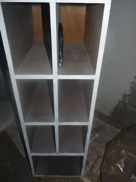 petit meuble à case à donner .