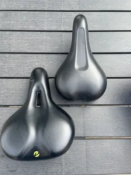 donne deux selles de vélo