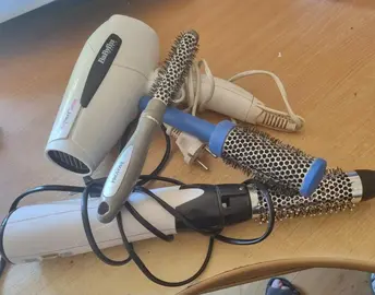 sèches cheveux et brosses