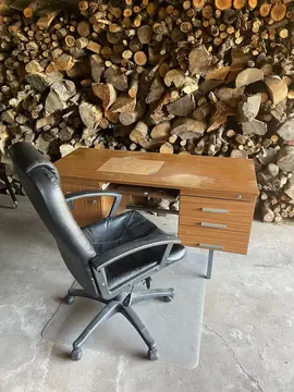 bureau et fauteuil
