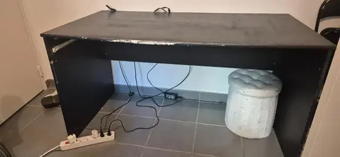 bureau à retaper. L: 135 l:70 h: 69