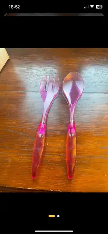 couvert pour la salade en plastique