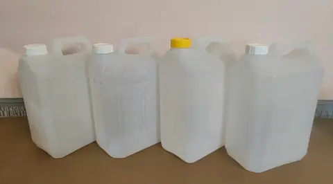 4 bidons