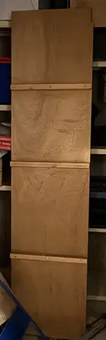Lot de planches et morceaux de bois donnés en l'état