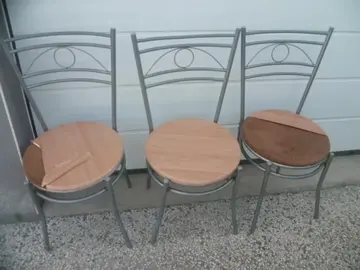 3 chaises à restaurer