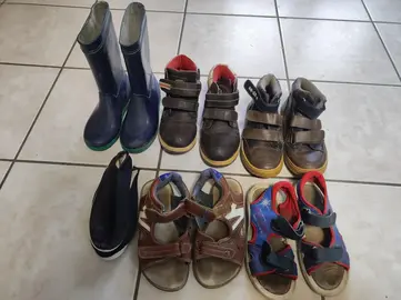 6 paires de chaussures t 31 garçon