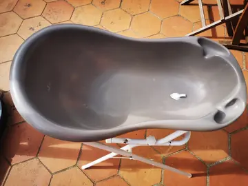 Baignoire bébé avec pied