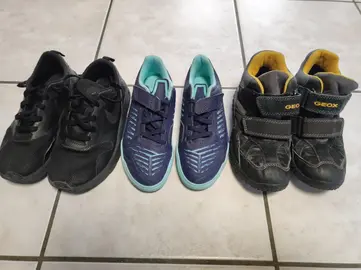 3 paires baskets t 32 garçon (taillent petit)