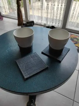 grande tasse avec dessous en jean
