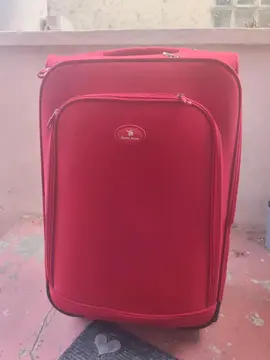 valise en toile rouge