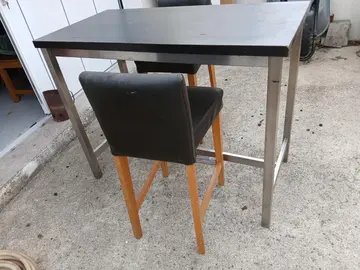 table de bar et chaises