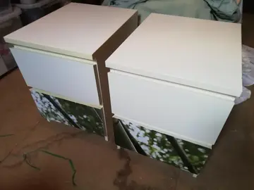 2 tables de chevet Ikea MALM
