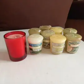 9 bougies Yankee Candles et petit photophore