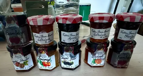 10 petits pots de confiture