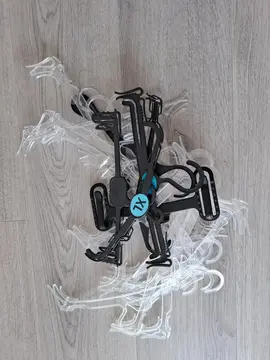 Gros lot de petits cintres en très bon état
