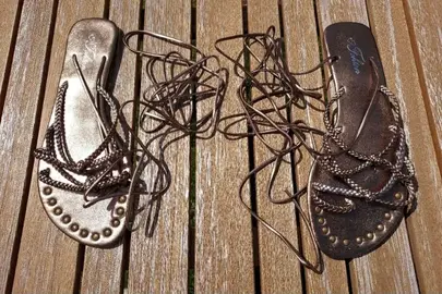 Tong dorée avec lacets - Taille 40 Très bon état