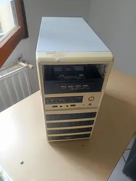 Boîtier d'ordinateur vide