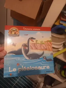 livre enfant très bon état comme neuf le plésiosaure