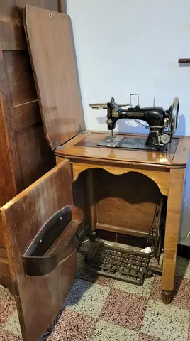 Machine à coudre ancienne en état de marche