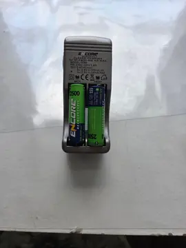 chargeur double accu petit et moyenne + 4 accu moyenne