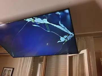 Télé Samsung 175cm écran fracturé