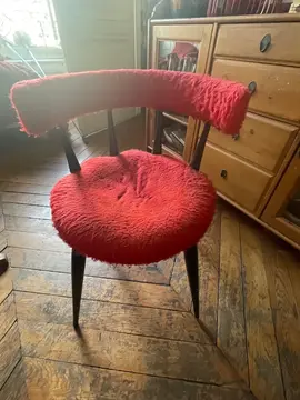 chaises rouges à refaire