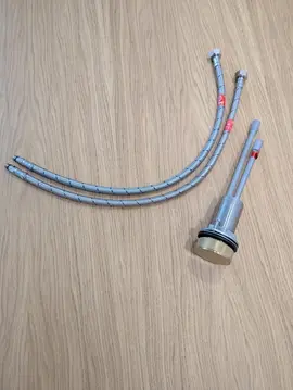 Bouton de robinet doré